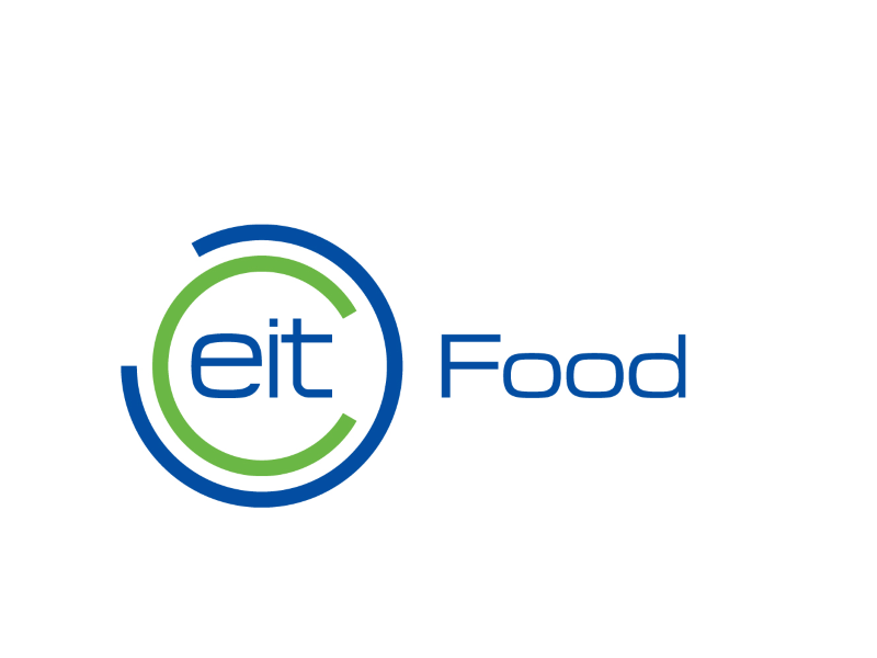 Logo Eit Food zkładające się z niebieskiego napisu oraz dwóch otoczek w kształcie półksiężyca w kolorze niebieskim i zielonym.